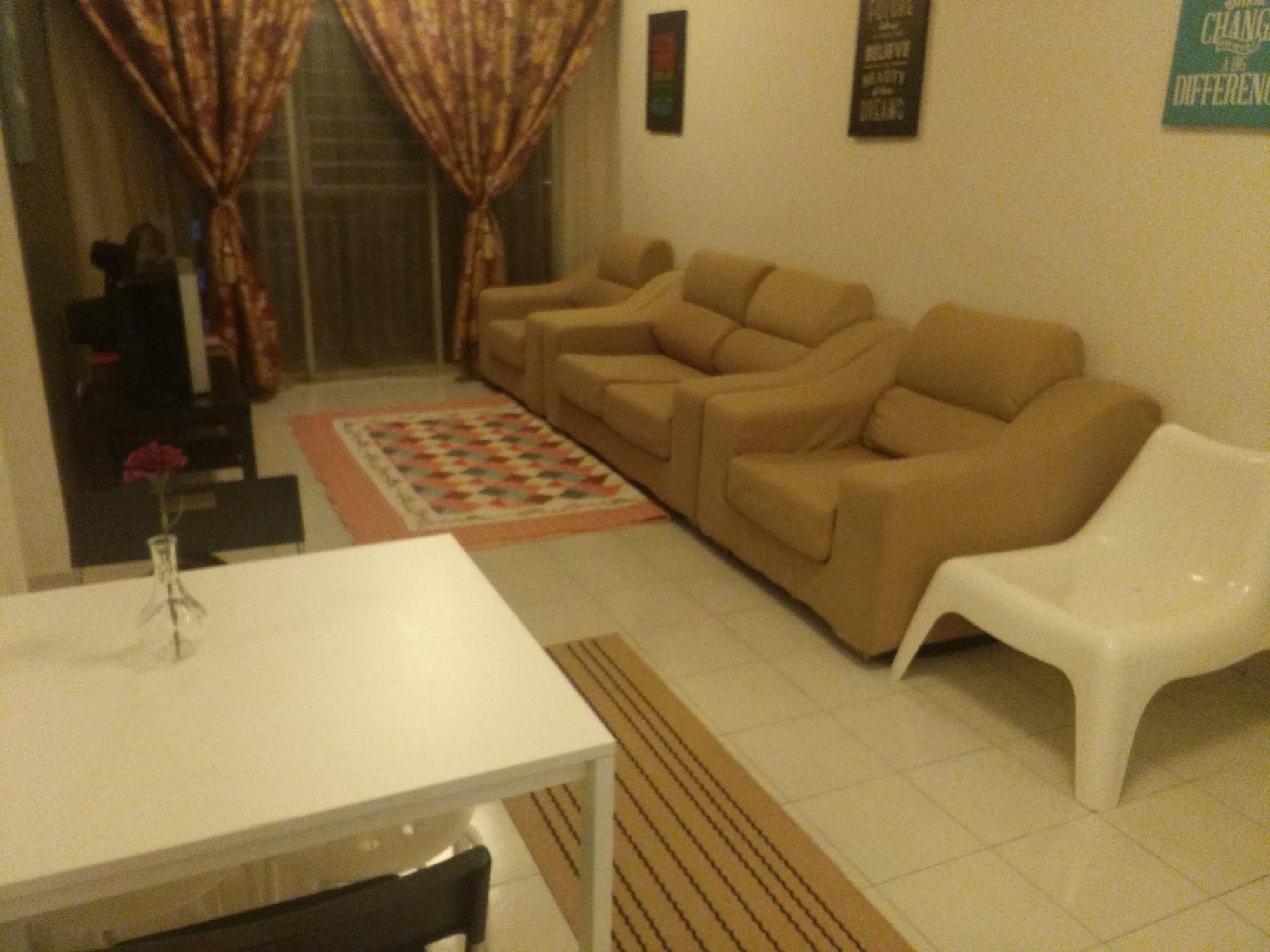 HomeStay D 11 Putrajaya Extérieur photo