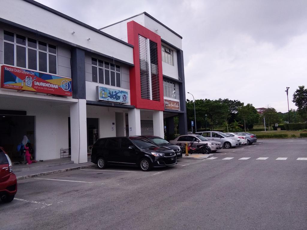 HomeStay D 11 Putrajaya Extérieur photo
